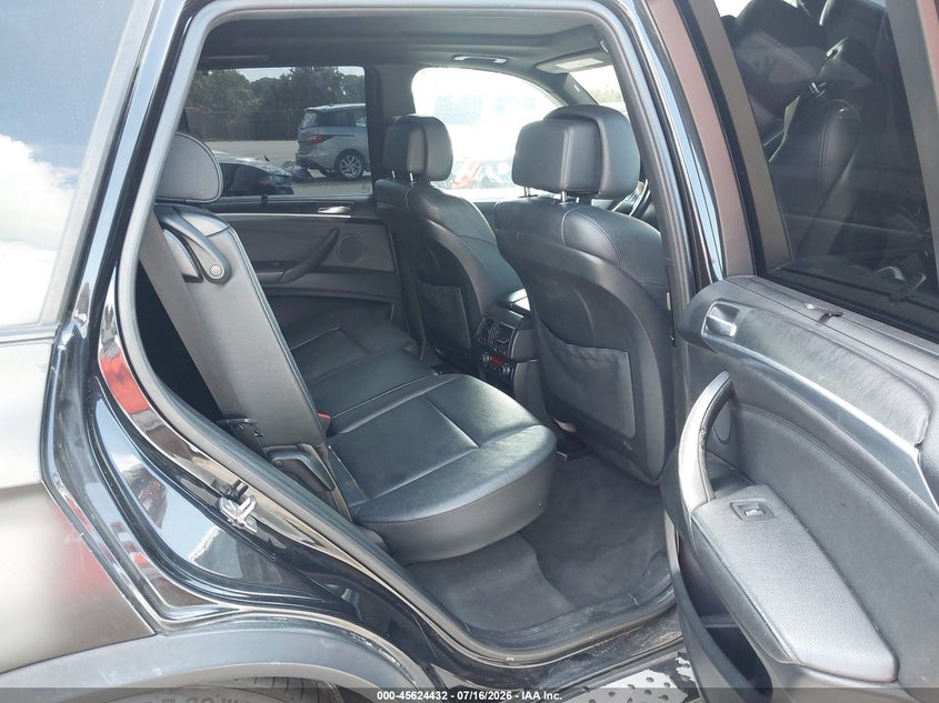 2011 BMW X5 VIN 5UXZV8C54BL417751 IAAI salvage auction — NORMAL WEAR, Clear (Missouri), sold $25 on 2026-07-28 (photo 8)