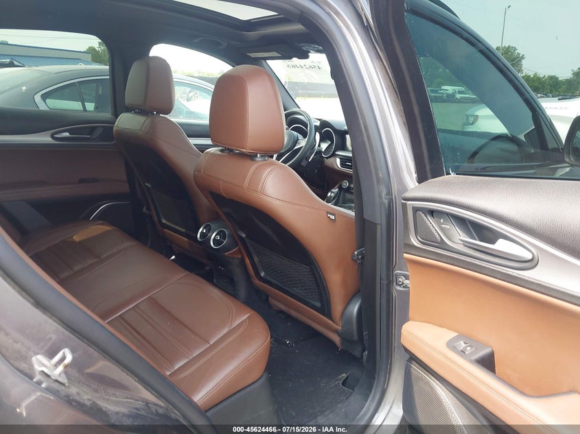 2018 Alfa romeo Stelvio VIN ZASFAKNN1J7B99969 IAAI salvage auction — NORMAL WEAR, Original (Ohio), sold $25 on 2026-07-28 (photo 8)