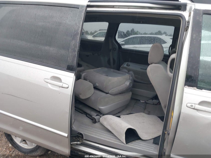 2004 Toyota Sienna VIN 5TDZA23C04S156547 IAAI salvage auction — NORMAL WEAR, Original (Texas), sold $775 on 2026-07-16 (photo 8)