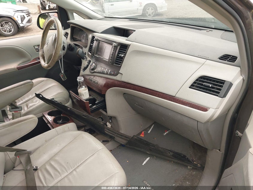 2011 Toyota Sienna VIN 5TDYK3DC0BS148619 IAAI salvage auction — FRONT & REAR, Mv-907A (New York), sold $1,050 on 2026-07-28 (photo 5)