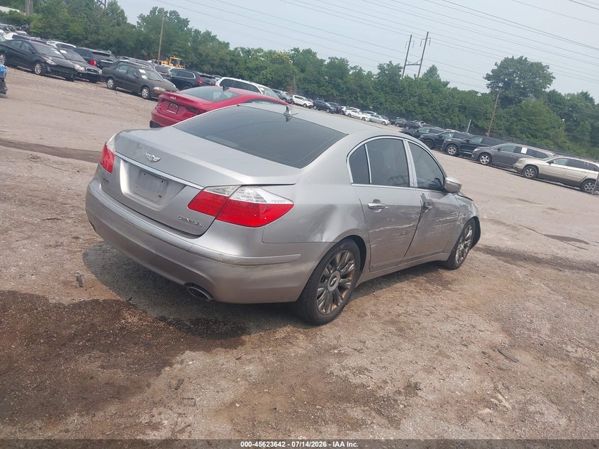 2009 Hyundai Genesis VIN KMHGC46E99U040983 IAAI salvage auction — SIDE, Salvage (Pennsylvania), sold $325 on 2026-07-31 (photo 4)