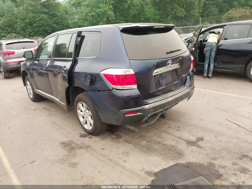 2013 Toyota Highlander VIN 5TDBK3EHXDS241165 IAAI salvage auction — REAR END, Wait Title, sold $2,175 on 2026-08-01 (photo 3)