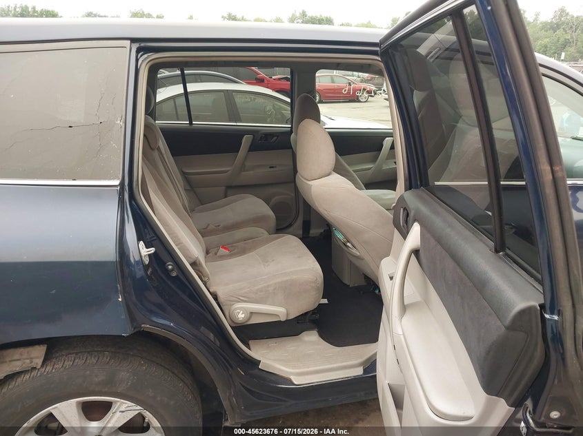 2013 Toyota Highlander VIN 5TDBK3EHXDS241165 IAAI salvage auction — REAR END, Wait Title, sold $2,175 on 2026-08-01 (photo 8)