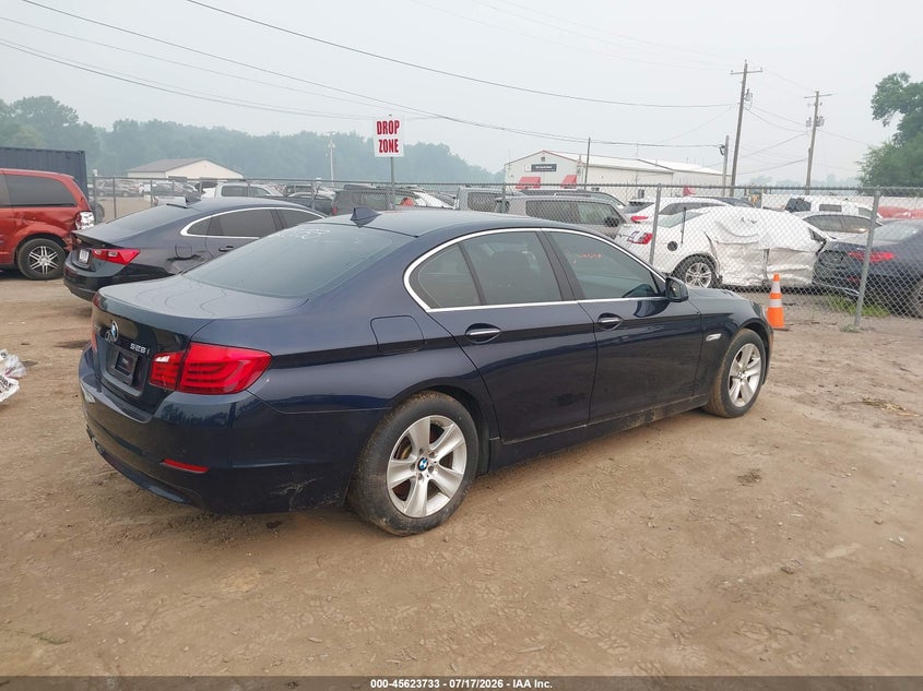 2013 BMW 5 series VIN WBAXH5C57DD113032 IAAI salvage auction — NORMAL WEAR, Clear (Indiana), sold $250 on 2026-07-28 (photo 4)