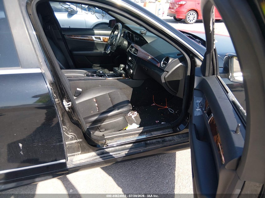 2012 Mercedes-benz C-klasse VIN WDDGF4HB1CR217279 IAAI salvage auction — NORMAL WEAR, Clear (Kansas), sold $25 on 2026-07-30 (photo 5)