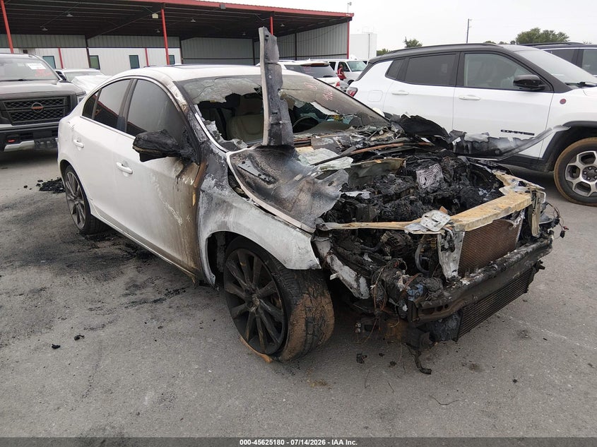 2015 Volvo S60 VIN YV140MFB0F1300622 IAAI salvage auction — ENGINE BURN, Non-Repairable (Texas), sold $100 on 2026-08-20 (photo 1)