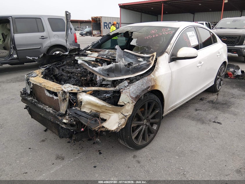 2015 Volvo S60 VIN YV140MFB0F1300622 IAAI salvage auction — ENGINE BURN, Non-Repairable (Texas), sold $100 on 2026-08-20 (photo 2)