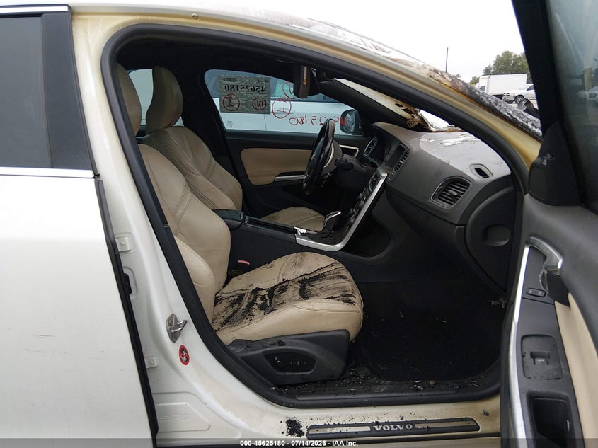 2015 Volvo S60 VIN YV140MFB0F1300622 IAAI salvage auction — ENGINE BURN, Non-Repairable (Texas), sold $100 on 2026-08-20 (photo 5)
