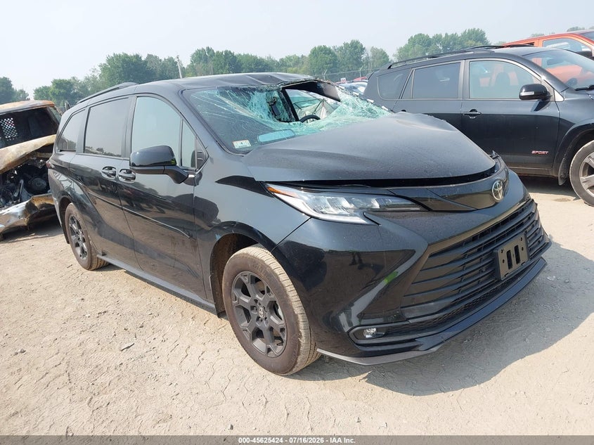 2026 Toyota Sienna VIN 5TDCSKFC7TS255427 — IAAI salvage auction photo