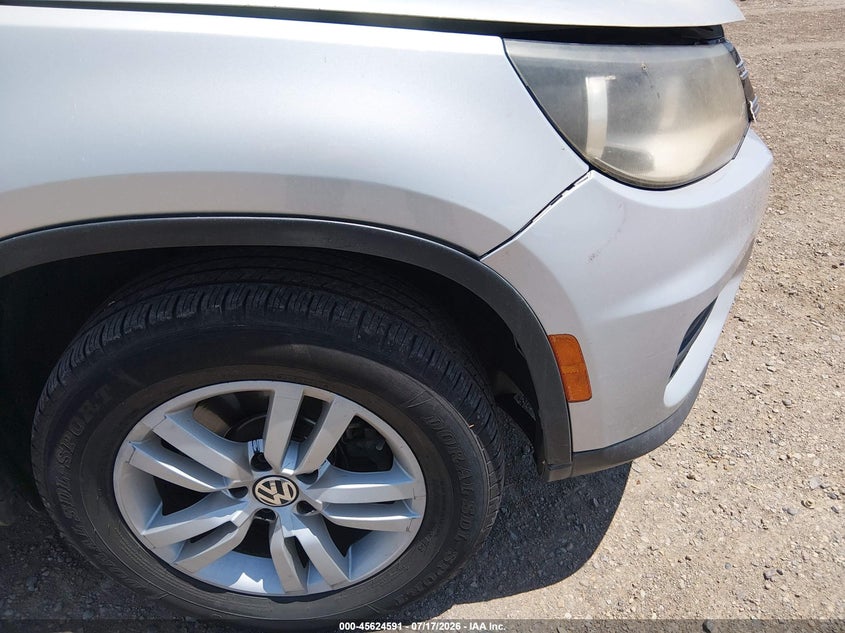 2013 Volkswagen Tiguan VIN WVGBV3AX1DW569736 IAAI salvage auction — NORMAL WEAR, Salvage Title, sold $50 on 2026-08-12 (photo 6)