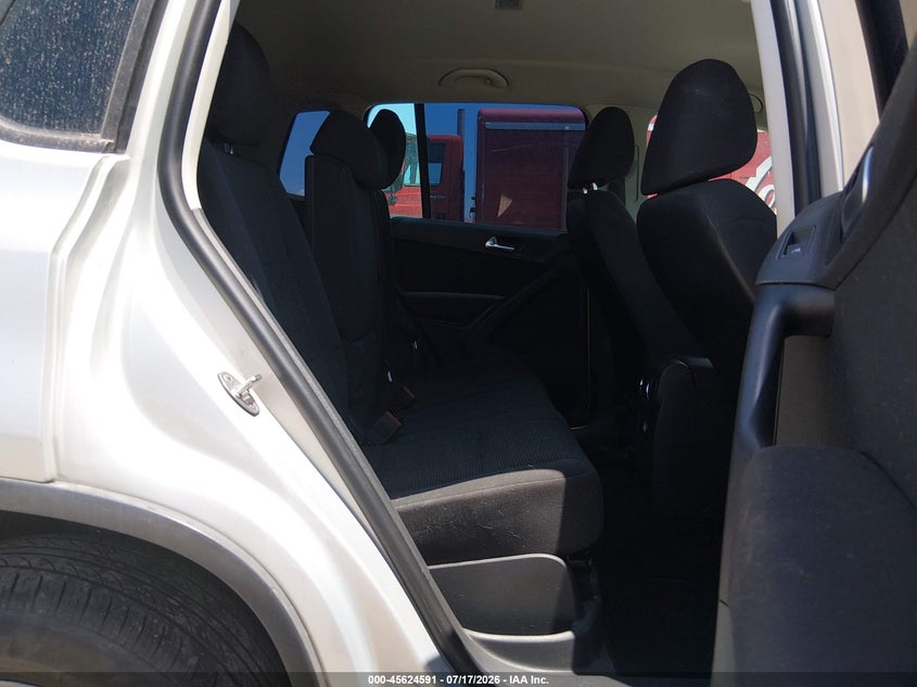 2013 Volkswagen Tiguan VIN WVGBV3AX1DW569736 IAAI salvage auction — NORMAL WEAR, Salvage Title, sold $50 on 2026-08-12 (photo 8)