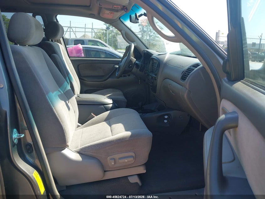 2004 Toyota Sequoia VIN 5TDBT44A74S231510 IAAI salvage auction — NORMAL WEAR, Clear (Illinois), sold $500 on 2026-07-29 (photo 5)