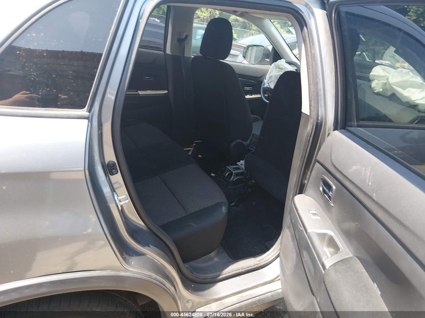 2019 Mitsubishi Outlander VIN JA4AP3AU2KU033381 IAAI salvage auction — ENGINE DAMAGE, Salvage Title, sold $750 on 2026-08-01 (photo 8)