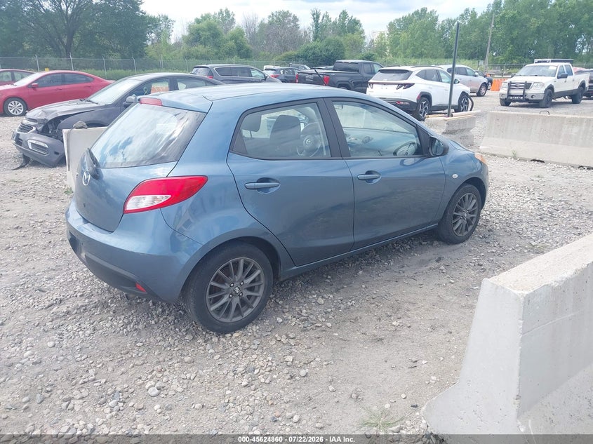 2014 Mazda 2 VIN JM1DE1KY5E0188517 IAAI salvage auction — NORMAL WEAR, Clear-Endorsement (Wisconsin), sold $625 on 2026-07-30 (photo 4)
