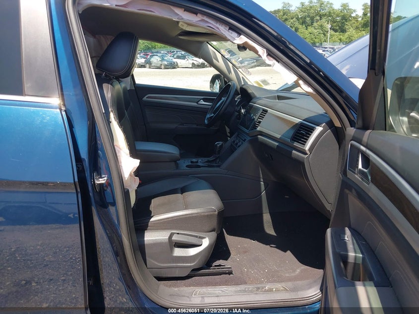 2021 Volkswagen Atlas VIN 1V2HR2CA1MC587661 IAAI salvage auction — LEFT SIDE, Salvage Title, sold $2,950 on 2026-09-03 (photo 5)