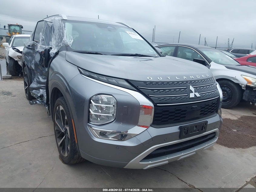2024 Mitsubishi Outlander VIN JA4J4WA83RZ004143 IAAI salvage auction — RIGHT SIDE, Wait Title, sold $8,525 on 2026-08-27 (photo 1)