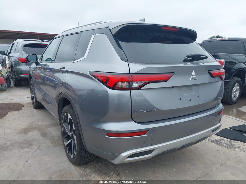 2024 Mitsubishi Outlander VIN JA4J4WA83RZ004143 IAAI salvage auction — RIGHT SIDE, Wait Title, sold $8,525 on 2026-08-27 (photo 3)