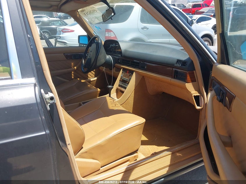 1990 Mercedes-benz 300 VIN WDBCA25D3LA537072 IAAI salvage auction — NORMAL WEAR, Clear - Dealer Only (California), sold $25 on 2026-07-22 (photo 5)