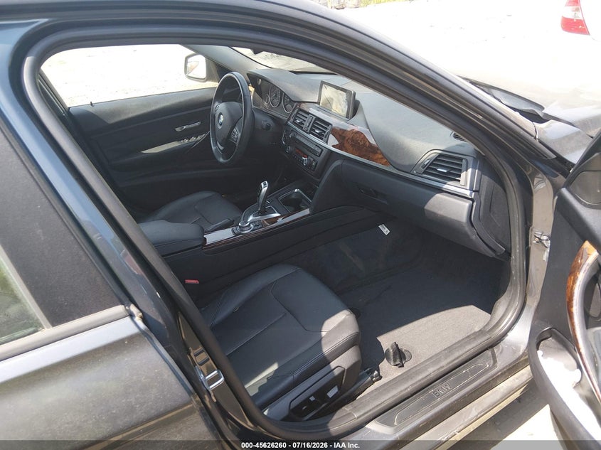 2013 BMW 3er VIN WBA3B3G51DNP38342 IAAI salvage auction — FRONT END, Clear (Massachusetts), sold $775 on 2026-07-19 (photo 5)