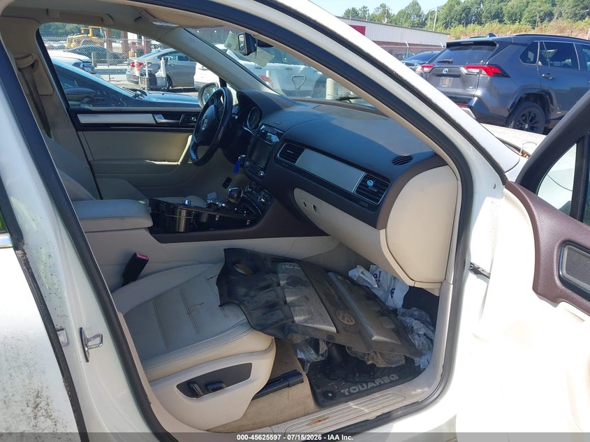 2012 Volkswagen Touareg VIN WVGFK9BP6CD004713 IAAI salvage auction — NORMAL WEAR, Clear (North Carolina), sold $200 on 2026-07-30 (photo 5)