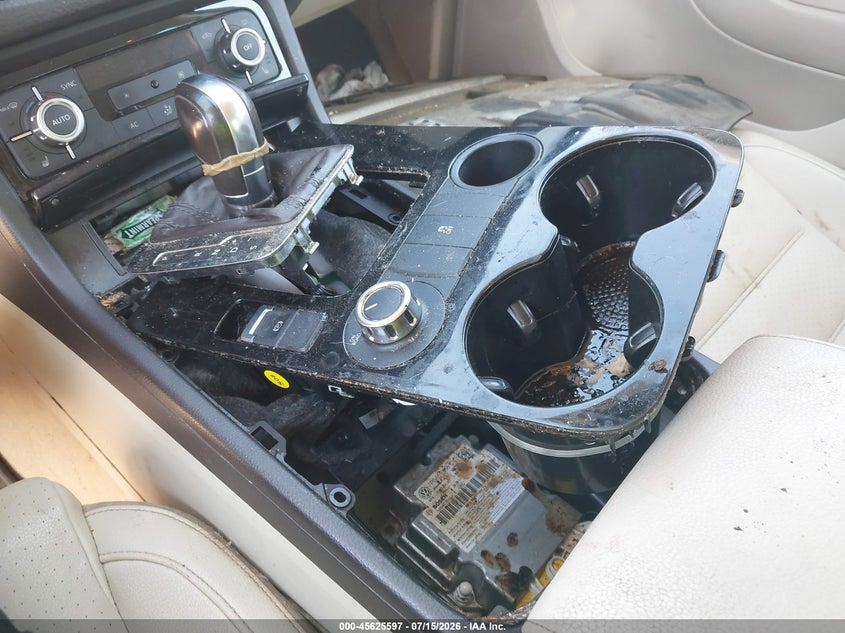 2012 Volkswagen Touareg VIN WVGFK9BP6CD004713 IAAI salvage auction — NORMAL WEAR, Clear (North Carolina), sold $200 on 2026-07-30 (photo 6)