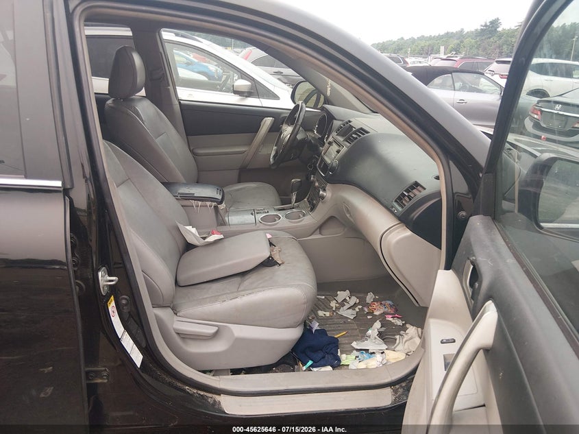 2013 Toyota Highlander VIN 5TDBK3EH7DS199439 IAAI salvage auction — WATER/FLOOD, Clear (Massachusetts), sold $3,150 on 2026-07-31 (photo 5)