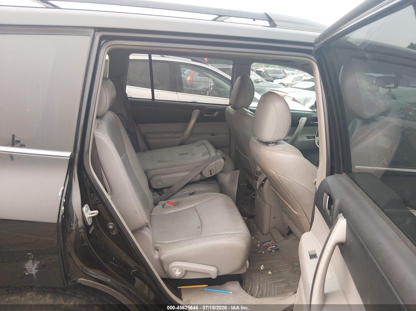 2013 Toyota Highlander VIN 5TDBK3EH7DS199439 IAAI salvage auction — WATER/FLOOD, Clear (Massachusetts), sold $3,150 on 2026-07-31 (photo 8)