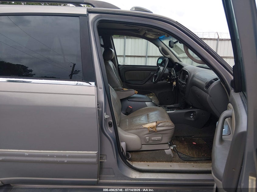2001 Toyota Sequoia VIN 5TDZT38A41S018156 IAAI salvage auction — NORMAL WEAR, Clear, sold $850 on 2026-07-30 (photo 5)