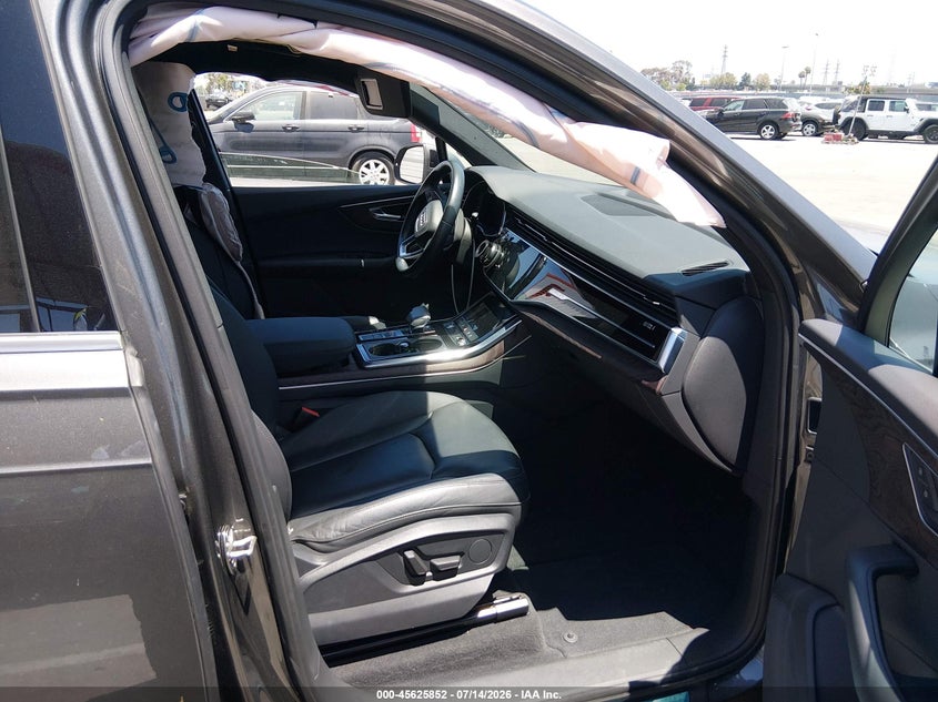 2020 Audi Q7 VIN WA1AJAF75LD009585 IAAI salvage auction — SIDE, Salvage Title, sold $13,700 on 2026-08-07 (photo 5)