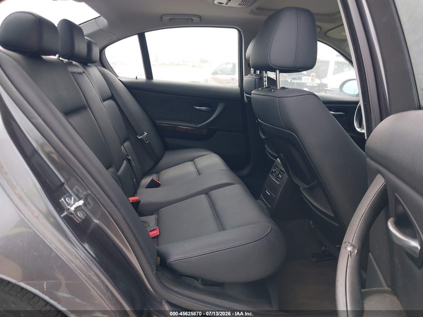 2007 BMW 3 series VIN WBAVC53567FZ78041 IAAI salvage auction — WATER/FLOOD, Salvage (California), sold $625 on 2026-07-31 (photo 8)