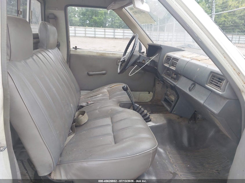 1985 Toyota Pickup VIN JT4RN50R3F0088989 IAAI salvage auction — NORMAL WEAR, Clear (North Carolina), sold $2,050 on 2026-07-29 (photo 5)
