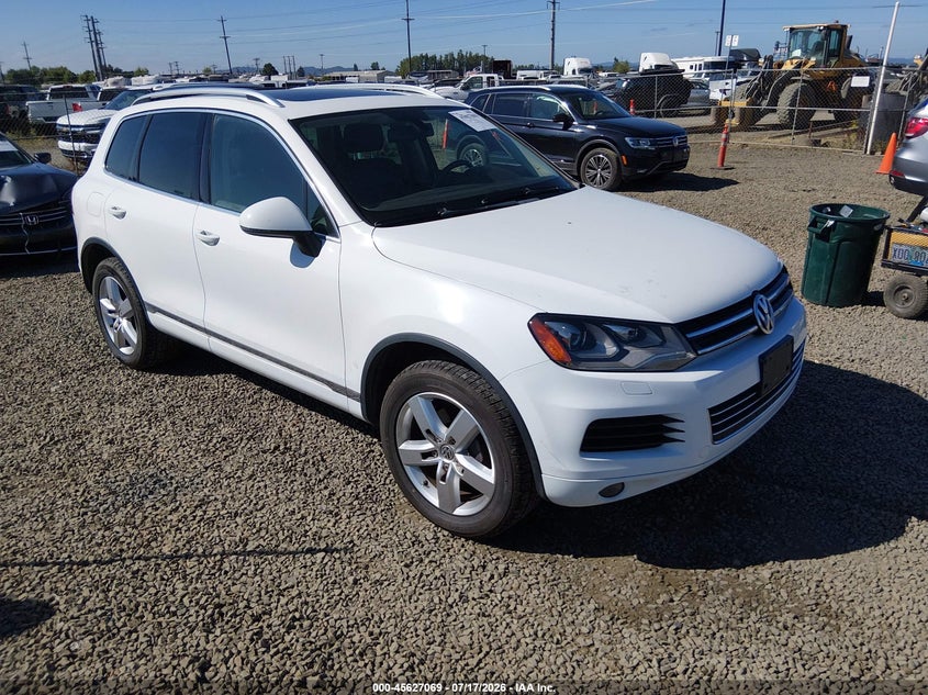2014 Volkswagen Touareg VIN WVGEP9BP8ED014692 IAAI salvage auction — NORMAL WEAR, Peddle Clear Public-Restricted (Oregon), sold $525 on 2026-07-29 (photo 1)
