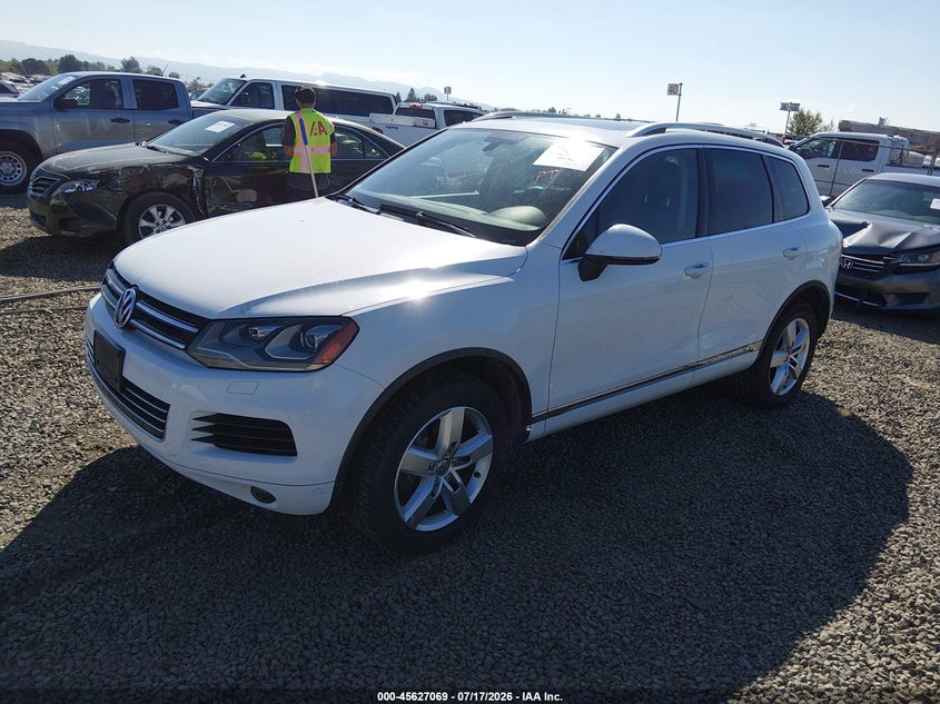 2014 Volkswagen Touareg VIN WVGEP9BP8ED014692 IAAI salvage auction — NORMAL WEAR, Peddle Clear Public-Restricted (Oregon), sold $525 on 2026-07-29 (photo 2)