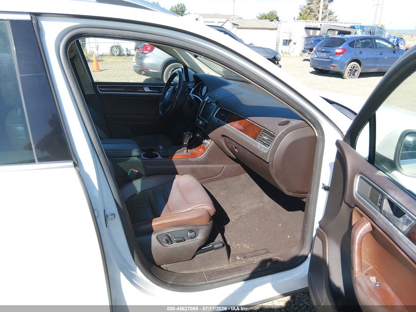 2014 Volkswagen Touareg VIN WVGEP9BP8ED014692 IAAI salvage auction — NORMAL WEAR, Peddle Clear Public-Restricted (Oregon), sold $525 on 2026-07-29 (photo 5)