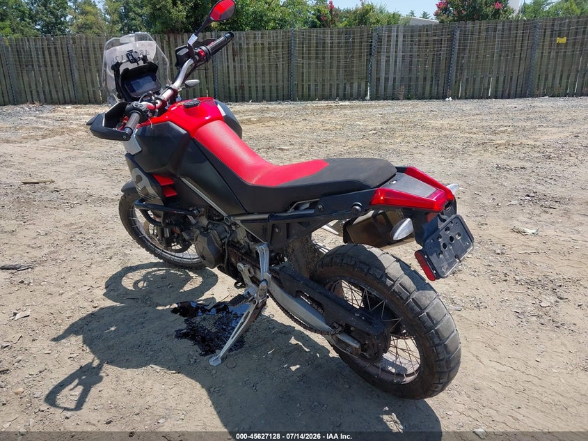 2022 Aprilia Tuareg VIN ZD4XBUA09NS000495 IAAI salvage auction — UNDERCARRIAGE, Salvage Title, sold $2,700 on 2026-08-12 (photo 3)