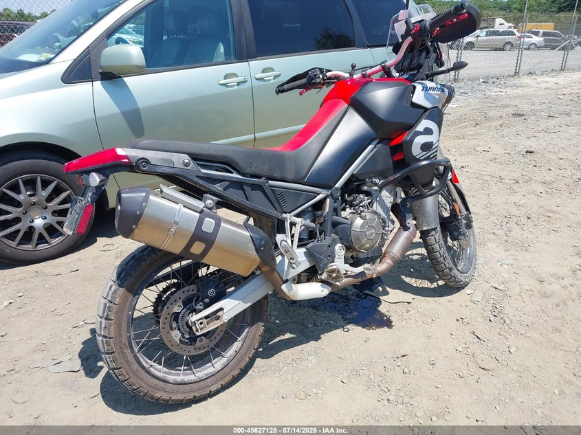 2022 Aprilia Tuareg VIN ZD4XBUA09NS000495 IAAI salvage auction — UNDERCARRIAGE, Salvage Title, sold $2,700 on 2026-08-12 (photo 4)