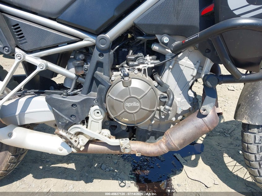 2022 Aprilia Tuareg VIN ZD4XBUA09NS000495 IAAI salvage auction — UNDERCARRIAGE, Salvage Title, sold $2,700 on 2026-08-12 (photo 8)