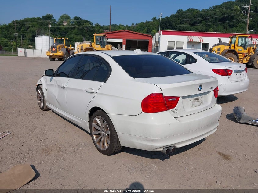 2011 BMW 3er VIN WBAPK5G52BNN24390 IAAI salvage auction — FRONT & REAR, Salvage (Pennsylvania), sold $325 on 2026-07-28 (photo 3)