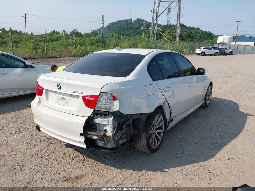 2011 BMW 3er VIN WBAPK5G52BNN24390 IAAI salvage auction — FRONT & REAR, Salvage (Pennsylvania), sold $325 on 2026-07-28 (photo 4)
