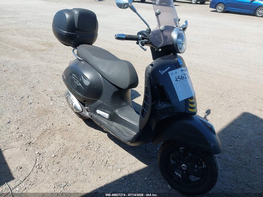 2022 Vespa - VIN ZAPMA39M0N5203355 IAAI salvage auction — LEFT & RIGHT, Salvage (California), sold $1,250 on 2026-08-11 (photo 1)