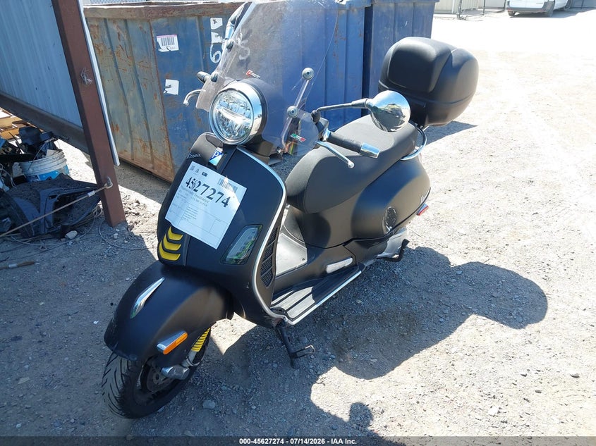 2022 Vespa - VIN ZAPMA39M0N5203355 IAAI salvage auction — LEFT & RIGHT, Salvage (California), sold $1,250 on 2026-08-11 (photo 2)