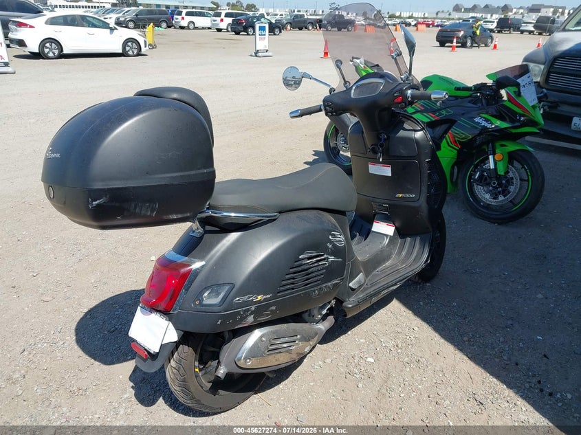 2022 Vespa - VIN ZAPMA39M0N5203355 IAAI salvage auction — LEFT & RIGHT, Salvage (California), sold $1,250 on 2026-08-11 (photo 4)