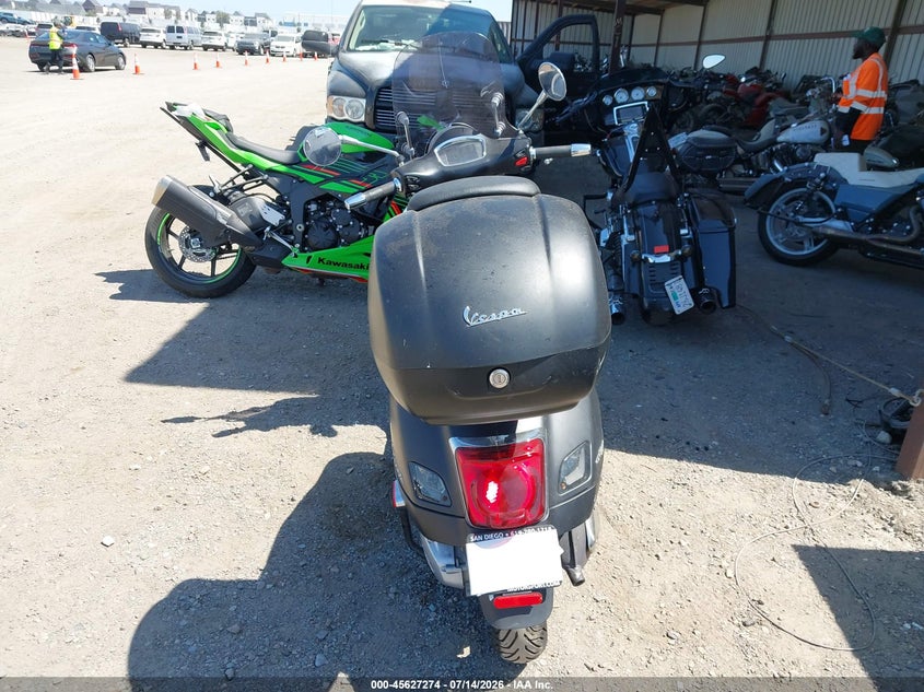 2022 Vespa - VIN ZAPMA39M0N5203355 IAAI salvage auction — LEFT & RIGHT, Salvage (California), sold $1,250 on 2026-08-11 (photo 6)