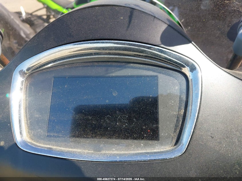 2022 Vespa - VIN ZAPMA39M0N5203355 IAAI salvage auction — LEFT & RIGHT, Salvage (California), sold $1,250 on 2026-08-11 (photo 7)