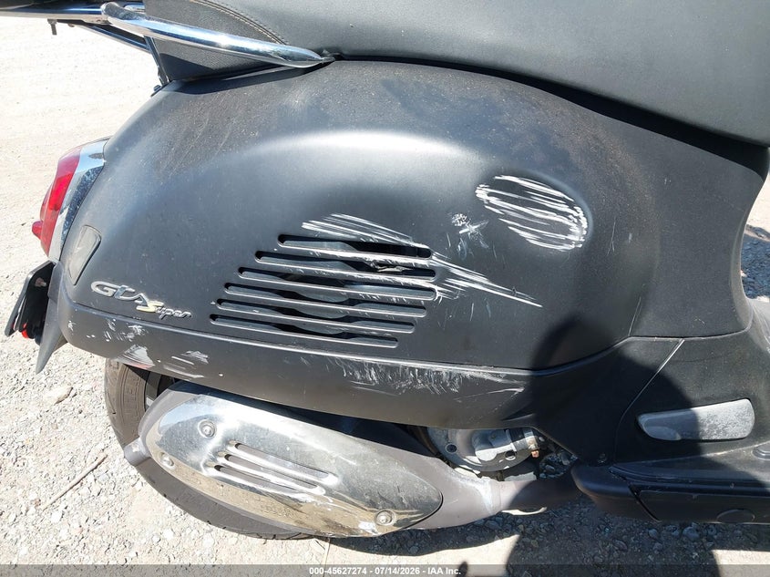 2022 Vespa - VIN ZAPMA39M0N5203355 IAAI salvage auction — LEFT & RIGHT, Salvage (California), sold $1,250 on 2026-08-11 (photo 8)