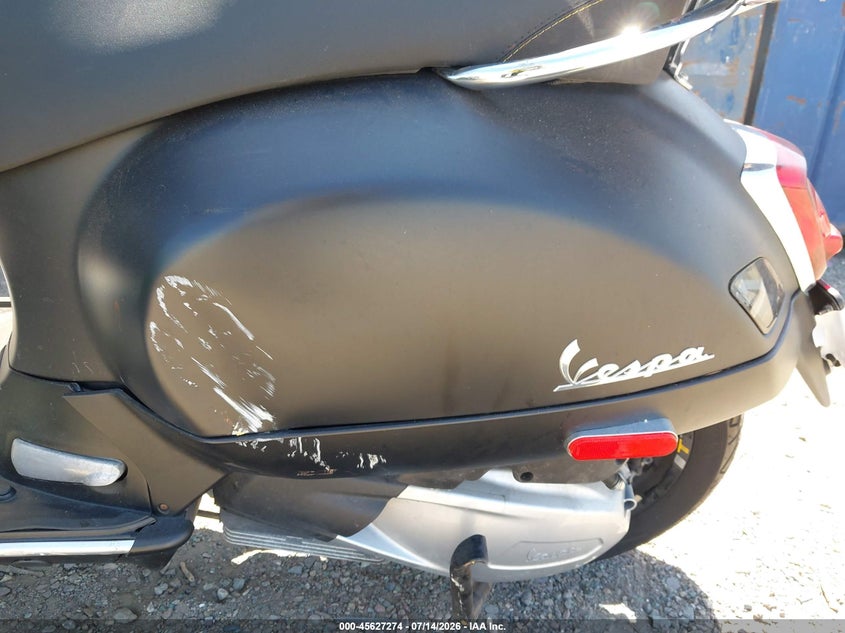 2022 Vespa - VIN ZAPMA39M0N5203355 IAAI salvage auction — LEFT & RIGHT, Salvage (California), sold $1,250 on 2026-08-11 (photo 9)