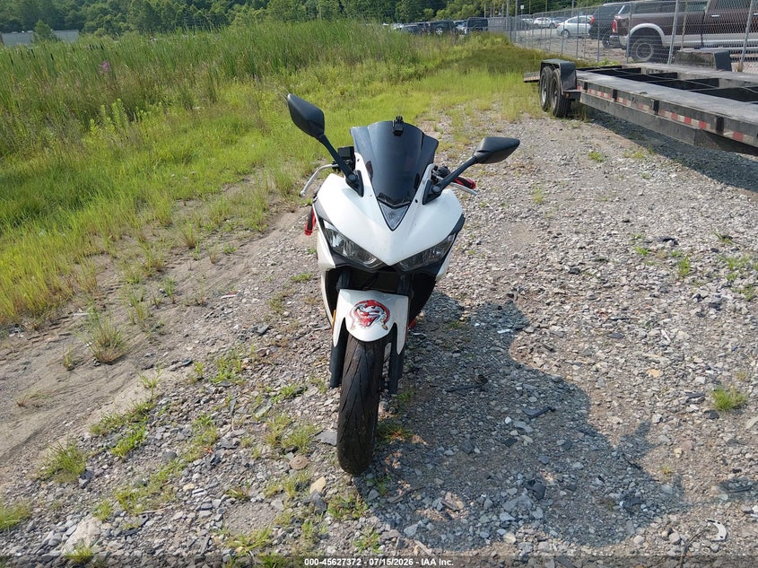 2017 Yamaha Yzf VIN MH3RH15Y6HK002714 IAAI salvage auction — LEFT & RIGHT, Salvage Title, sold $1,000 on 2026-09-02 (photo 5)