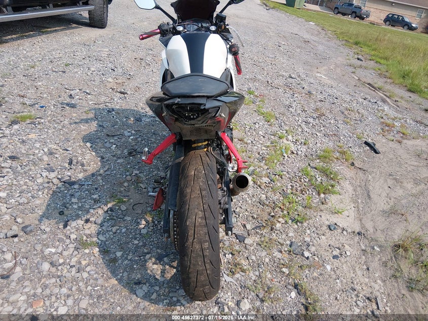 2017 Yamaha Yzf VIN MH3RH15Y6HK002714 IAAI salvage auction — LEFT & RIGHT, Salvage Title, sold $1,000 on 2026-09-02 (photo 6)