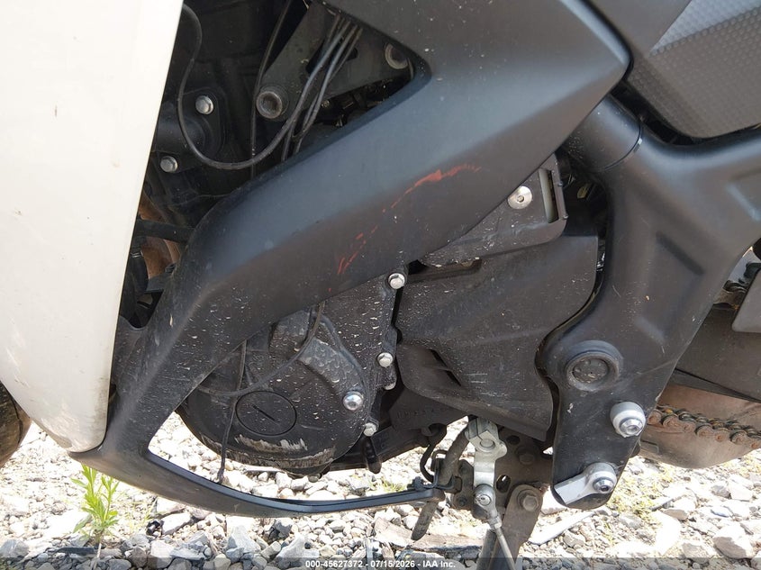 2017 Yamaha Yzf VIN MH3RH15Y6HK002714 IAAI salvage auction — LEFT & RIGHT, Salvage Title, sold $1,000 on 2026-09-02 (photo 9)