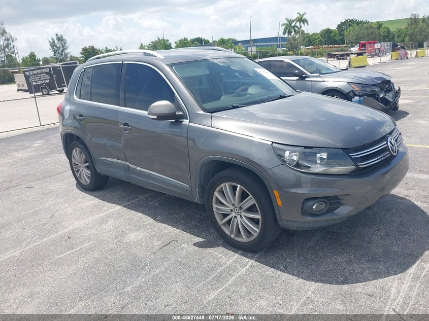 2013 Volkswagen Tiguan VIN WVGAV3AX1DW571563 IAAI salvage auction — RIGHT SIDE, Rebuildable (Florida), sold $900 on 2026-08-11 (photo 1)